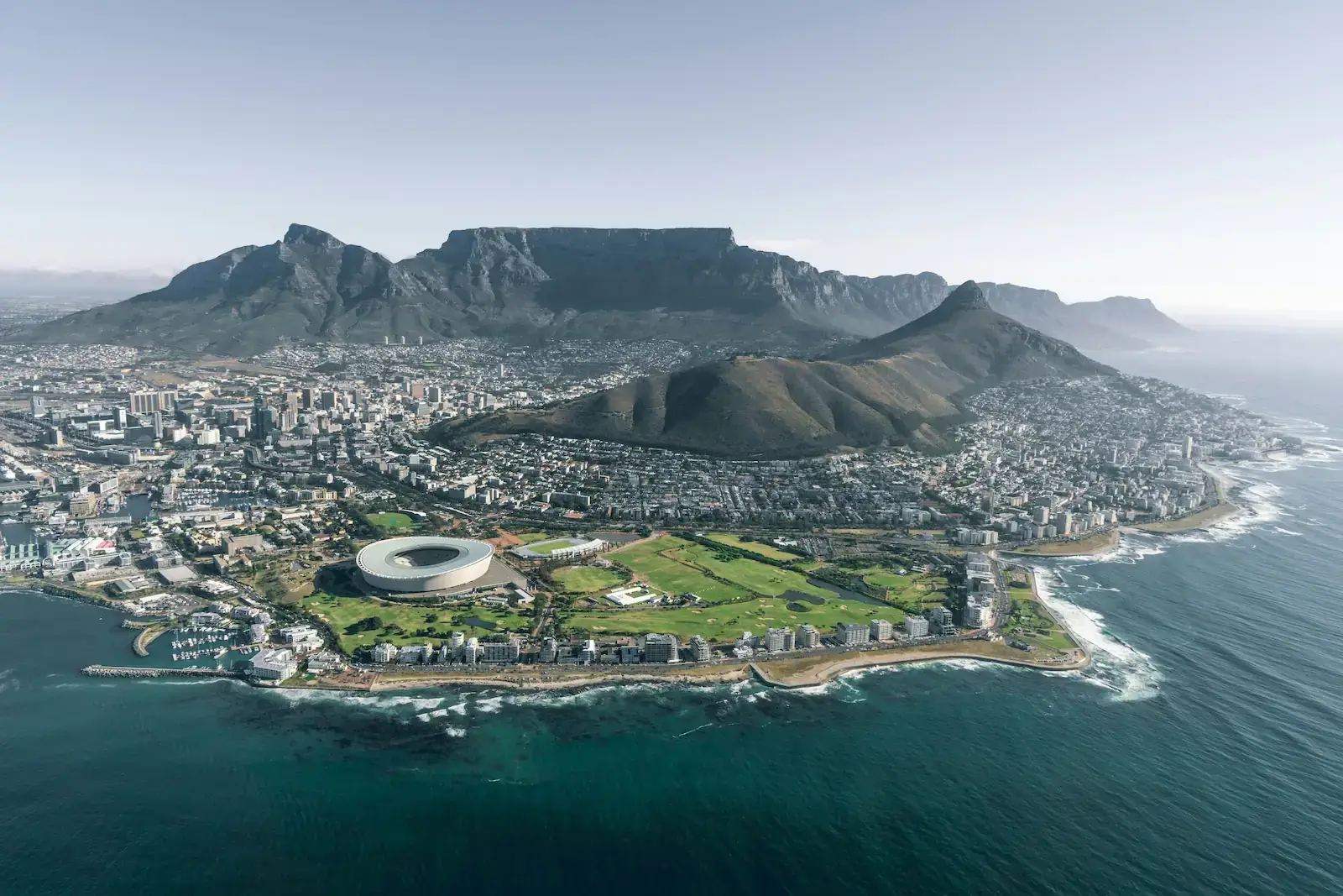 Qué ver en Ciudad del Cabo en 3 días: vista de Table Mountain y la costa